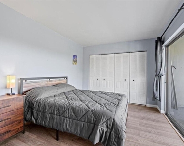 300 Waterway Drive S - Photo Thumbnail 10