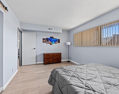 300 Waterway Drive S - Photo Thumbnail 6