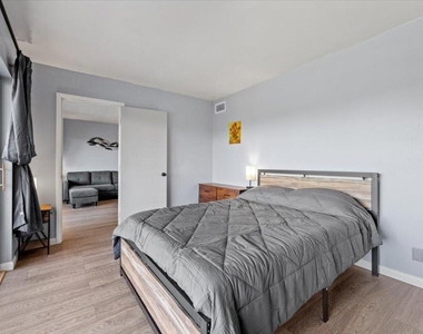 300 Waterway Drive S - Photo Thumbnail 12