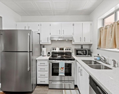 300 Waterway Drive S - Photo Thumbnail 20