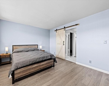 300 Waterway Drive S - Photo Thumbnail 5