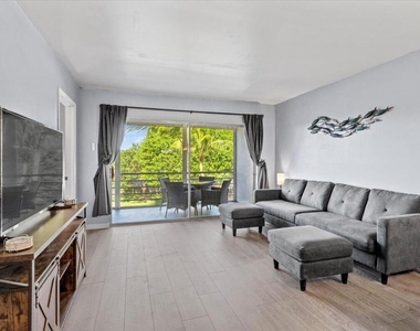300 Waterway Drive S - Photo Thumbnail 15