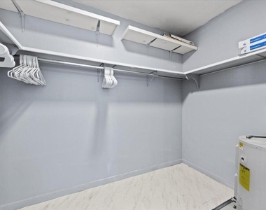 300 Waterway Drive S - Photo Thumbnail 9