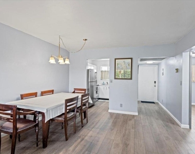 300 Waterway Drive S - Photo Thumbnail 17
