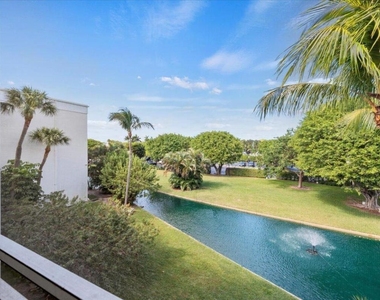 300 Waterway Drive S - Photo Thumbnail 27