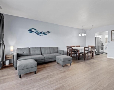 300 Waterway Drive S - Photo Thumbnail 14