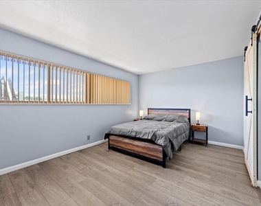 300 Waterway Drive S - Photo Thumbnail 4