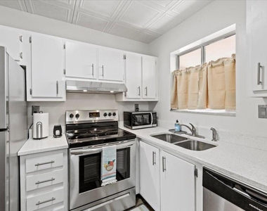 300 Waterway Drive S - Photo Thumbnail 21