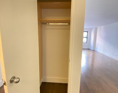 220 E 63rd St - Photo Thumbnail 3