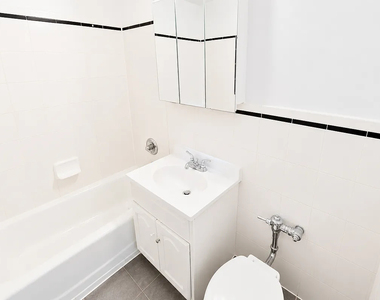 East 58th Street - Photo Thumbnail 4
