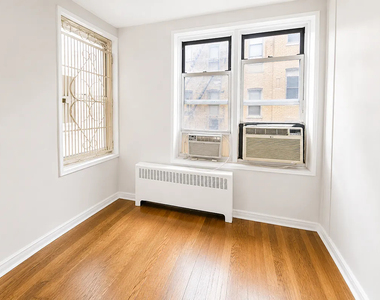 East 58th Street - Photo Thumbnail 2
