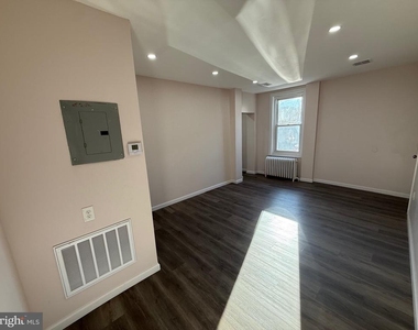 2537 E Auburn Street - Photo Thumbnail 6
