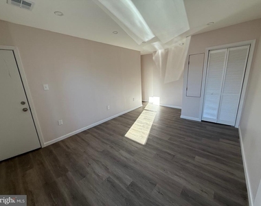 2537 E Auburn Street - Photo Thumbnail 3