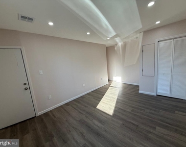 2537 E Auburn Street - Photo Thumbnail 5