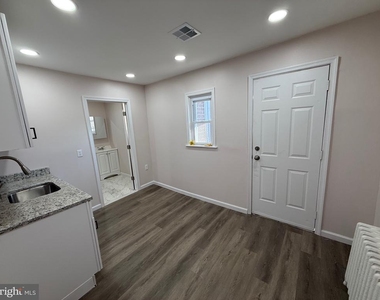 2537 E Auburn Street - Photo Thumbnail 8