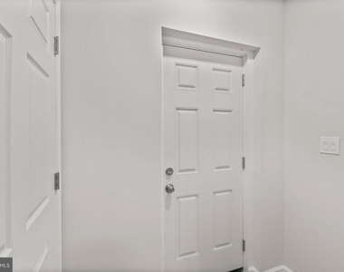 730 New Pittsburg Avenue - Photo Thumbnail 9