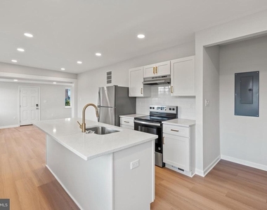 730 New Pittsburg Avenue - Photo Thumbnail 3