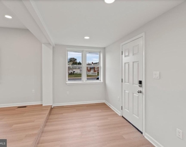 730 New Pittsburg Avenue - Photo Thumbnail 7