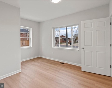 730 New Pittsburg Avenue - Photo Thumbnail 12