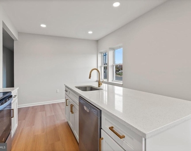 730 New Pittsburg Avenue - Photo Thumbnail 4
