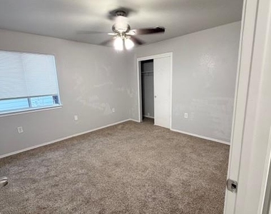 17808 Golden Valley Dr - Photo Thumbnail 4