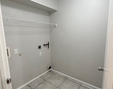 17808 Golden Valley Dr - Photo Thumbnail 9