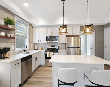214 Great Loop East Drive - Photo Thumbnail 6