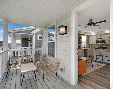 214 Great Loop East Drive - Photo Thumbnail 1