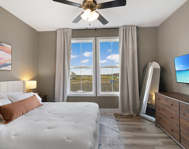 214 Great Loop East Drive - Photo Thumbnail 7