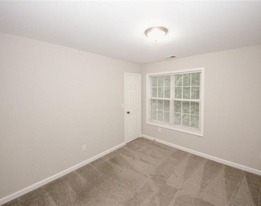 365 Hunt Creek Drive - Photo Thumbnail 2