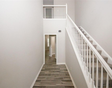365 Hunt Creek Drive - Photo Thumbnail 12