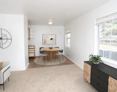 6110 Cricklewood Dr - Photo Thumbnail 5