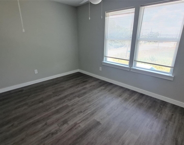 9806 Fillmore Street - Photo Thumbnail 8