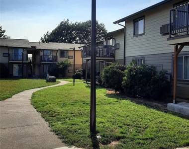 189 Nw Glenhart Ave - Photo Thumbnail 5