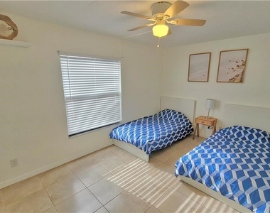 4708 Sw 8th Place - Photo Thumbnail 11