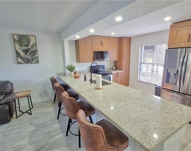 4708 Sw 8th Place - Photo Thumbnail 5