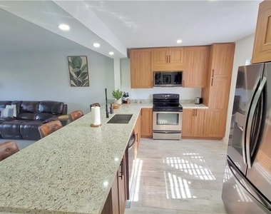 4708 Sw 8th Place - Photo Thumbnail 3