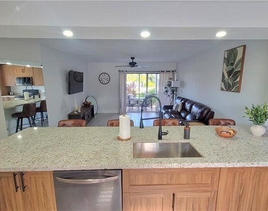 4708 Sw 8th Place - Photo Thumbnail 4