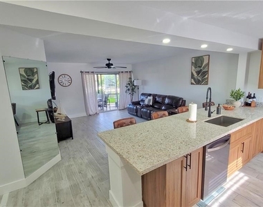 4708 Sw 8th Place - Photo Thumbnail 2