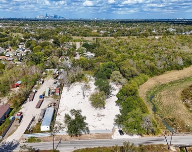 5033 S Acres Drive - Photo Thumbnail 6