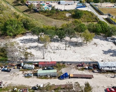 5033 S Acres Drive - Photo Thumbnail 4