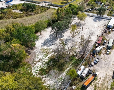 5033 S Acres Drive - Photo Thumbnail 3