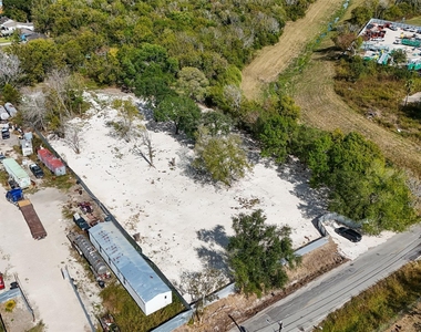 5033 S Acres Drive - Photo Thumbnail 5