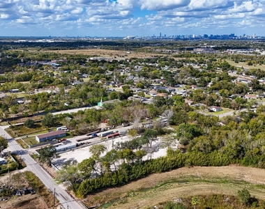 5033 S Acres Drive - Photo Thumbnail 9