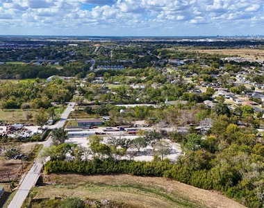 5033 S Acres Drive - Photo Thumbnail 11