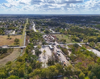 5033 S Acres Drive - Photo Thumbnail 15