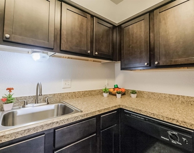 5900 N Braeswood Blvd - Photo Thumbnail 11