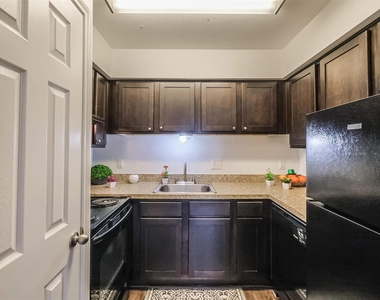 5900 N Braeswood Blvd - Photo Thumbnail 8