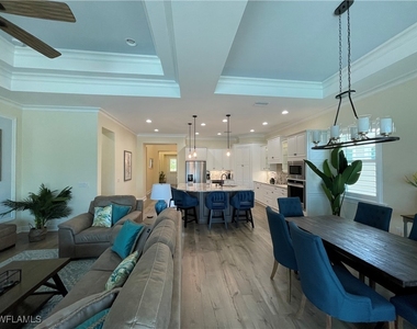 6282 Indies Avenue - Photo Thumbnail 5
