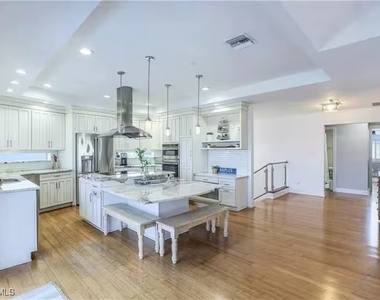 437 Trade Winds Avenue - Photo Thumbnail 7